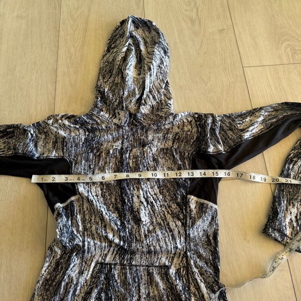 Lululemon Runbeam Hoodie black white long sleeve top Running Texture Twist 4/6 - Picture 3 of 8